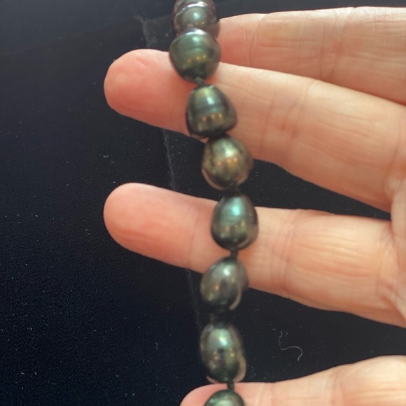 Hand carved skull pendant on FWP necklace one of a kind - Picture 8 of 11